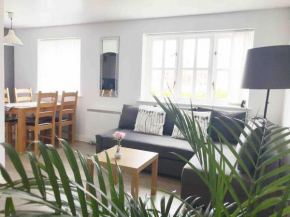 Central Stylish 2Bedroom Apt with FREE PARKING